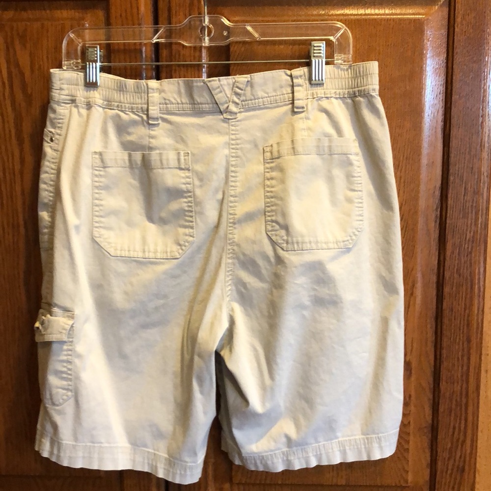 Karen Scott Khaki shorts 10 - Picture 4 of 4